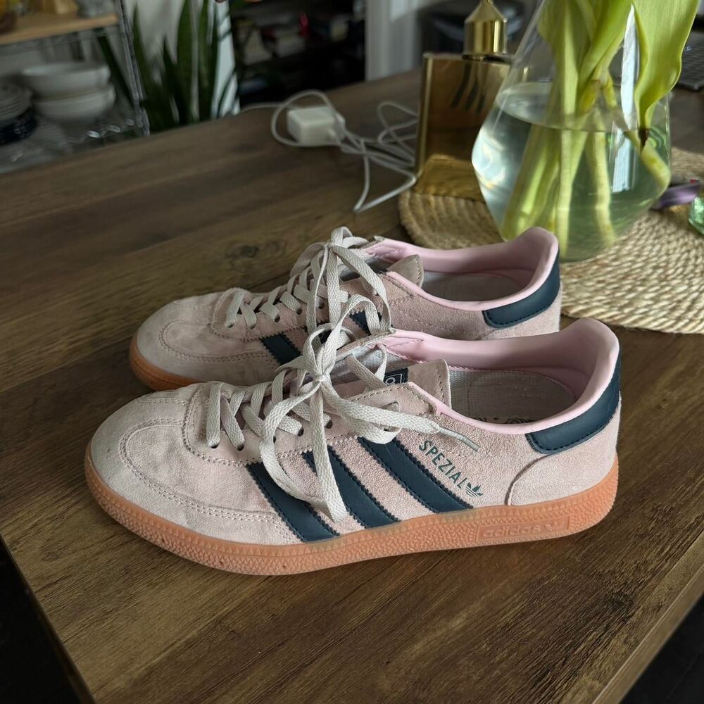 Adidas pink Spezials